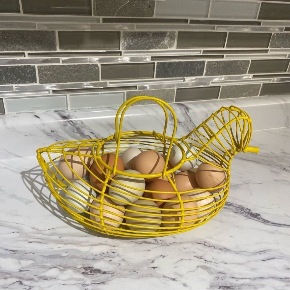Vintage chicken egg basket wire hen